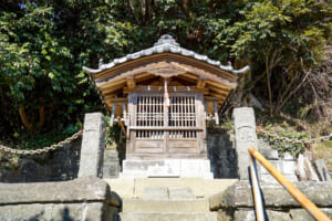 吾妻神社（滝の坂不動尊）