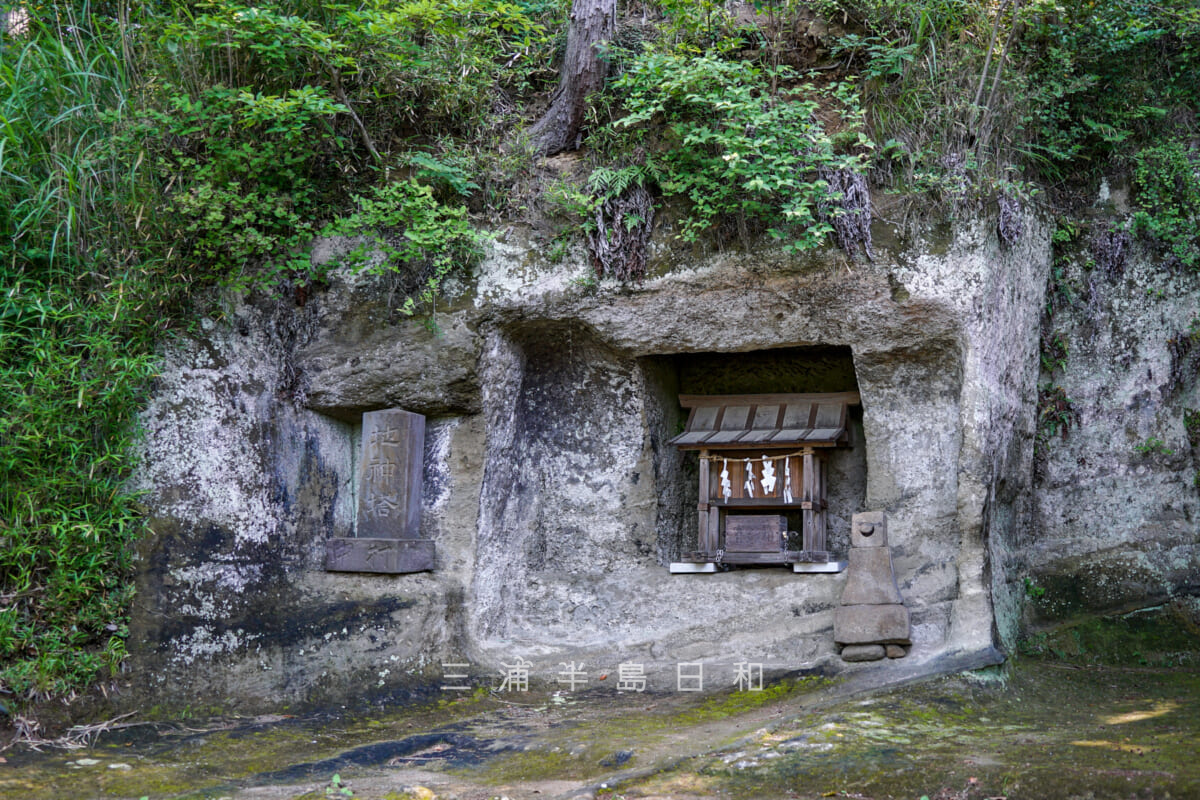 大船熊野神社・地神塔と祠（撮影日：2024.06.14）