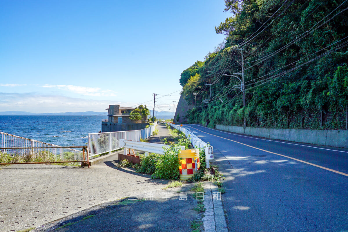 ボッケ崎（暮景崎）・岬の上の車道と歩道（撮影日：2024.09.26）