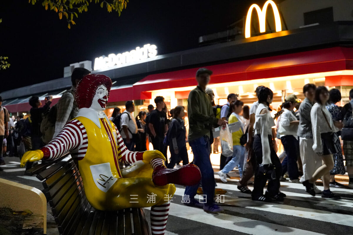 米海軍横須賀基地・マクドナルド横須賀基地店（夜）（撮影日：2024.10.06）