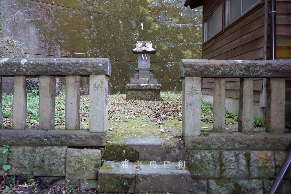 諏訪大神社・白仙山神遷石祠（撮影日：2020.12.22）