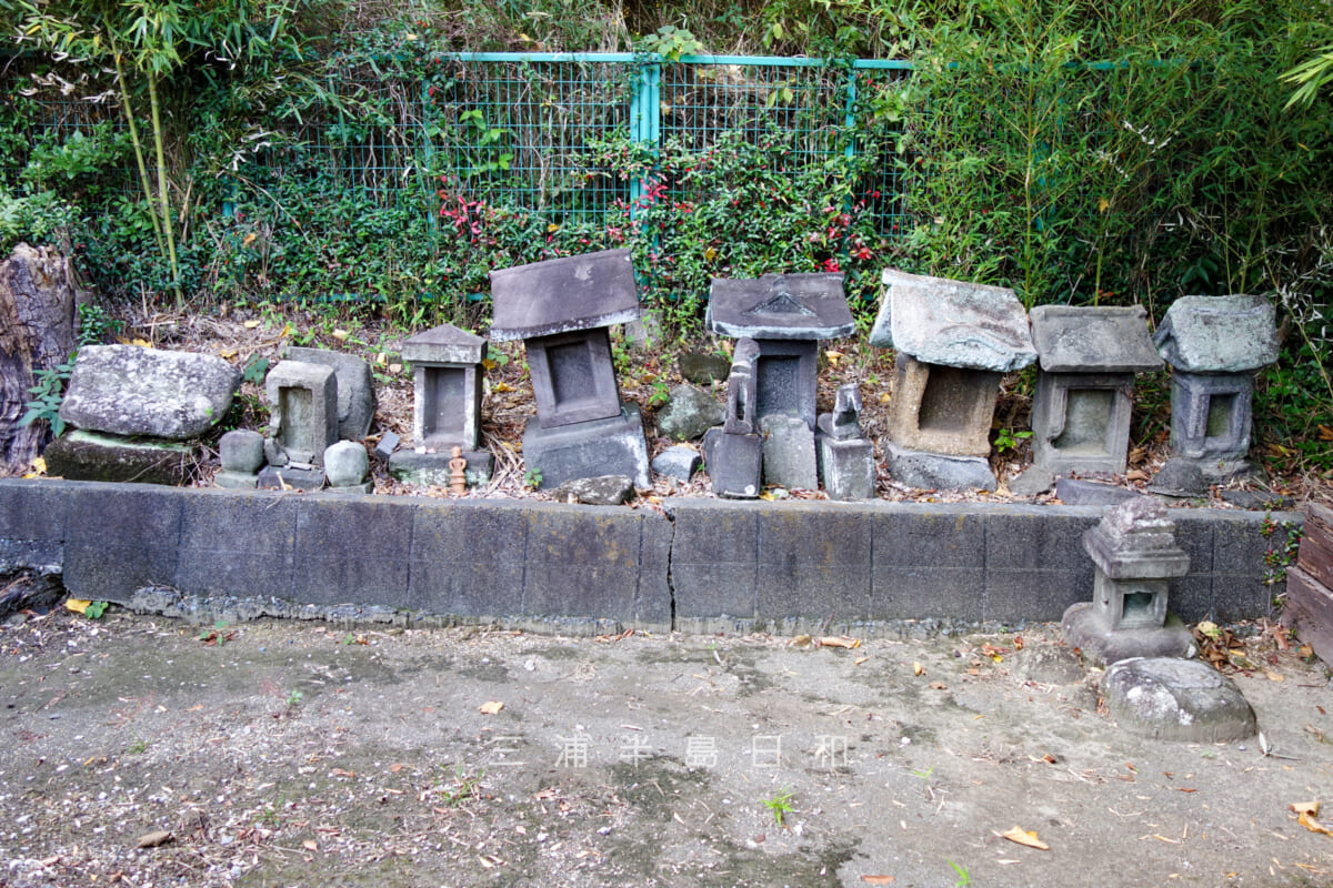 若宮神社（久比里）・境内社（石祠）（撮影日：2024.11.17）