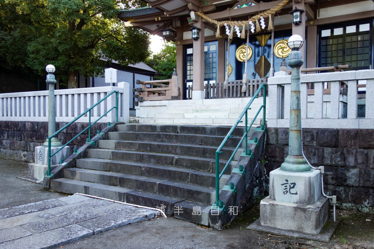 若宮神社（久比里）・電灯の灯籠（撮影日：2024.11.17）