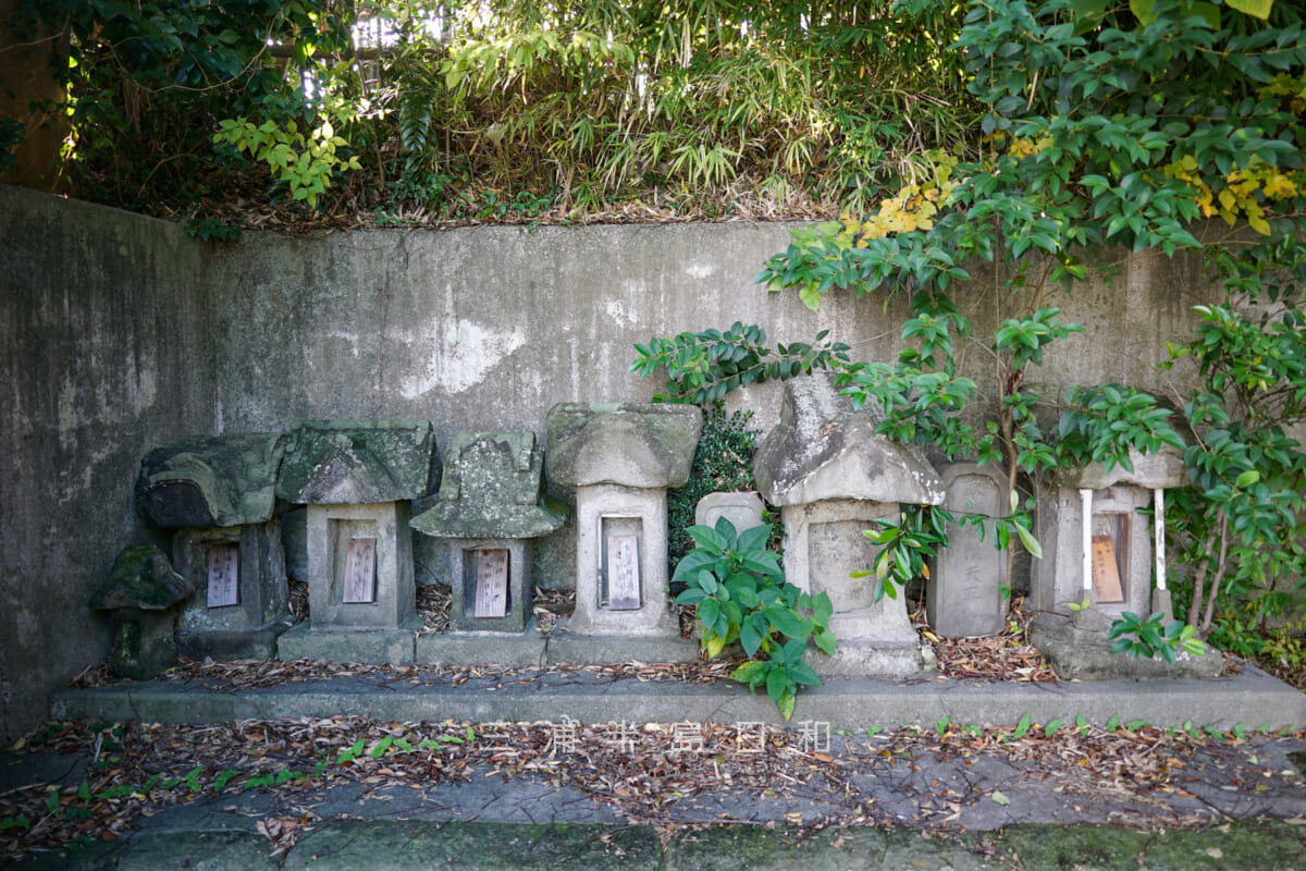 御霊神社（佐原）・合祀された社の石祠（撮影日：2024.11.08）