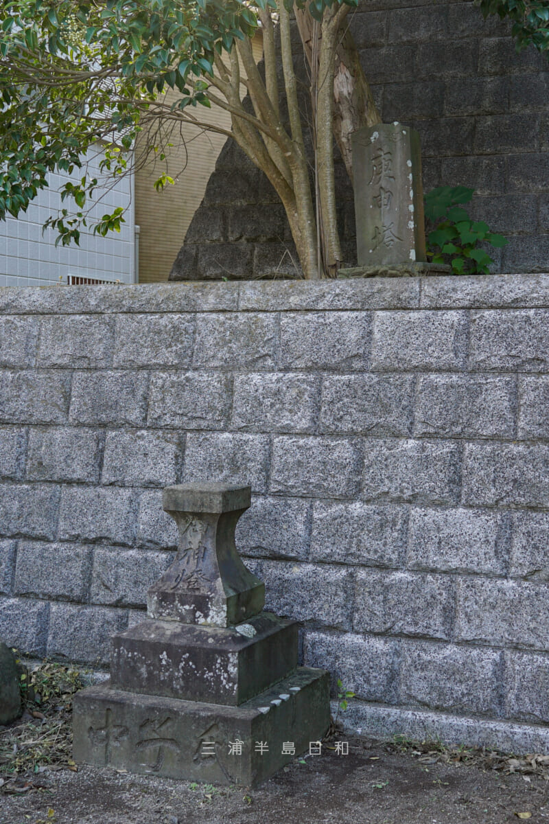 御霊神社（佐原）・庚申塔と旧石灯籠（撮影日：2024.11.08）