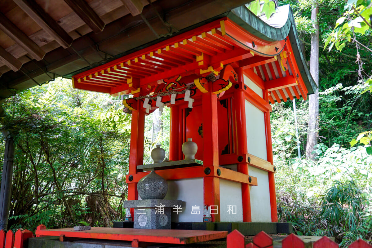 白赤稲荷神社・本殿（撮影日：2025.05.08）