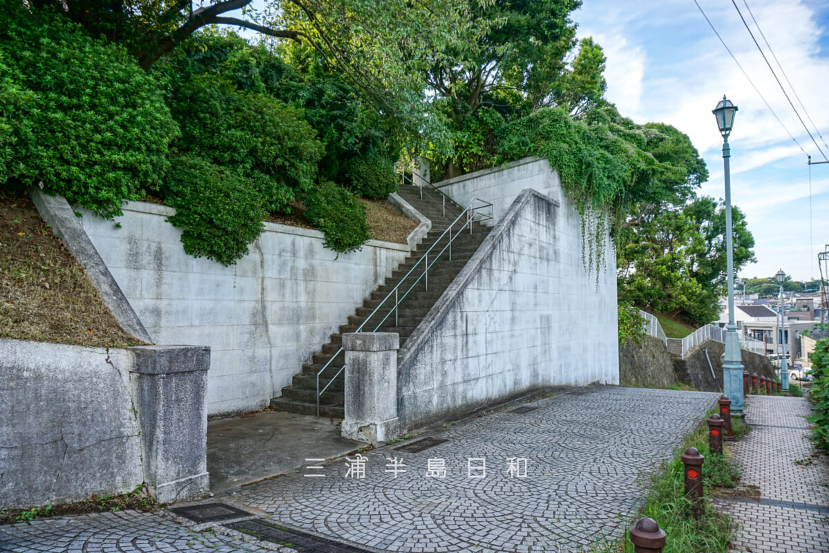 緒明山公園（読書公園）・坂道途中の入口（撮影日：2022.09.09）