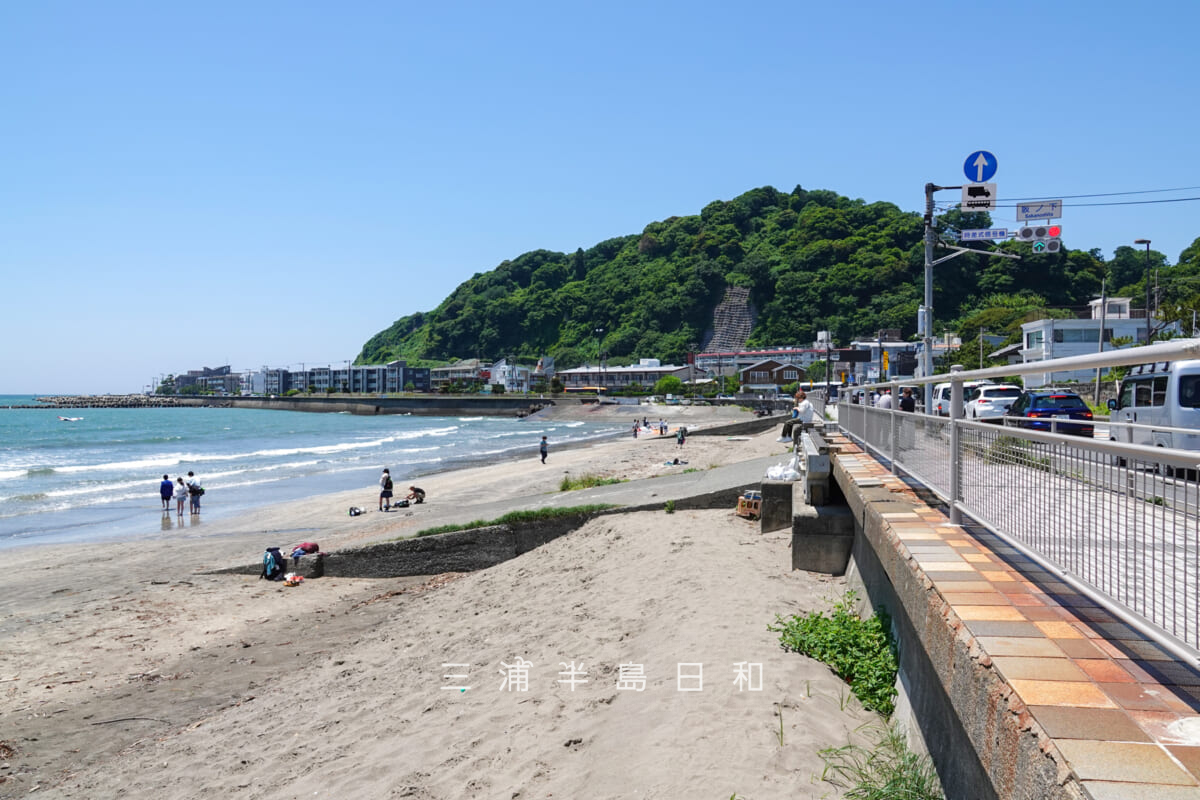 坂ノ下海岸・坂ノ下交差点前の砂浜(撮影日:2025.06.05)