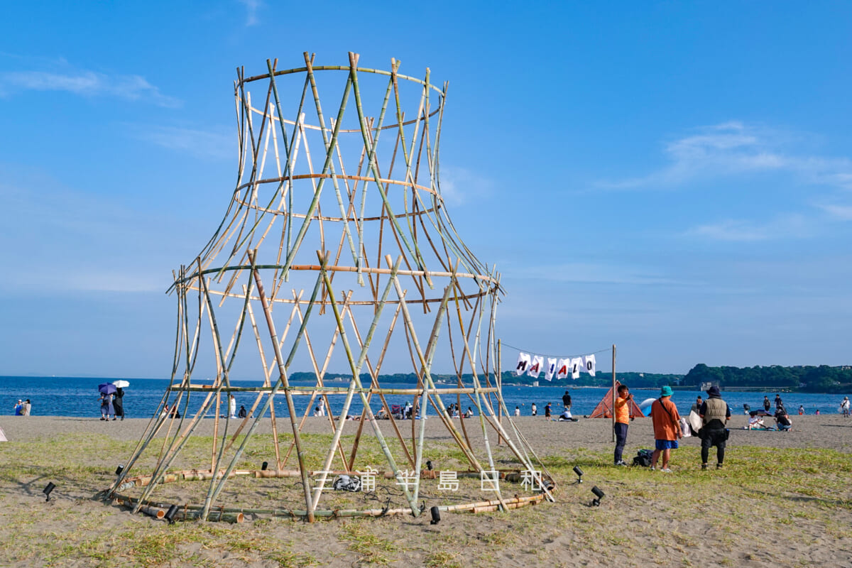 三浦海岸海水浴場(MIURA FUN BEACH)・巨大魚籠(ビク)プロジェクト(撮影日:2025.07.12)
