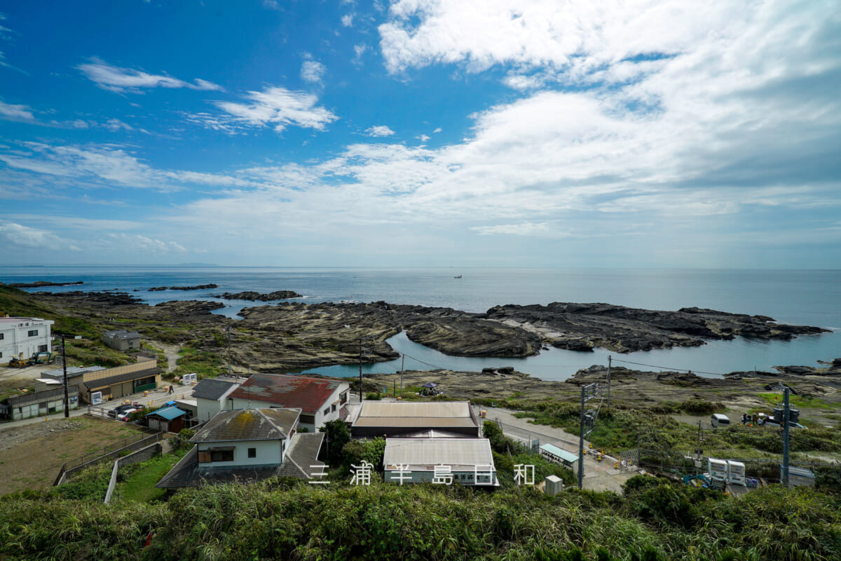 長津呂崎を城ヶ島灯台上部より見下ろす(撮影日:2025.09.20)
