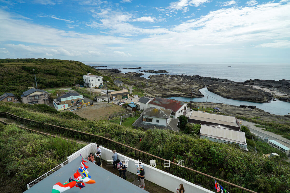 城ヶ島灯台・灯台上部より城ヶ島南部の海岸を望む（撮影日：2025.09.20）