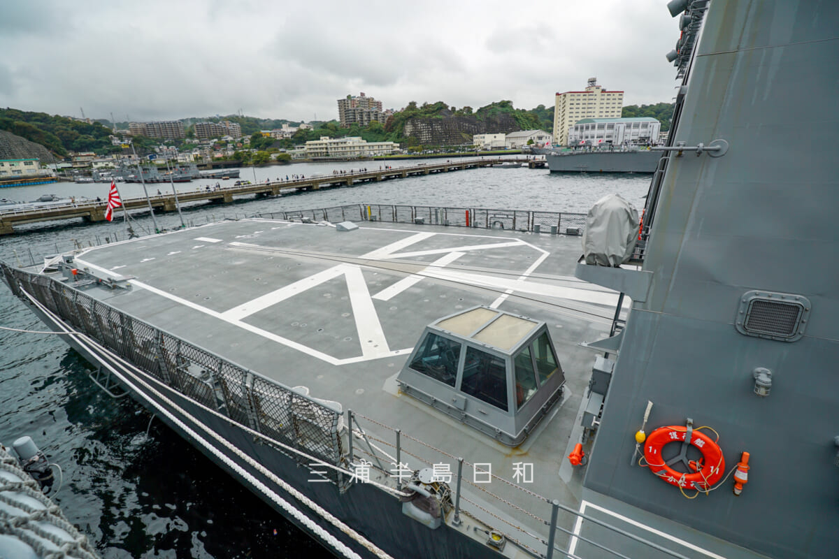 海上自衛隊横須賀地方隊オータムフェスタ・護衛艦「たかなみ」飛行甲板（撮影日：2025.10.11）