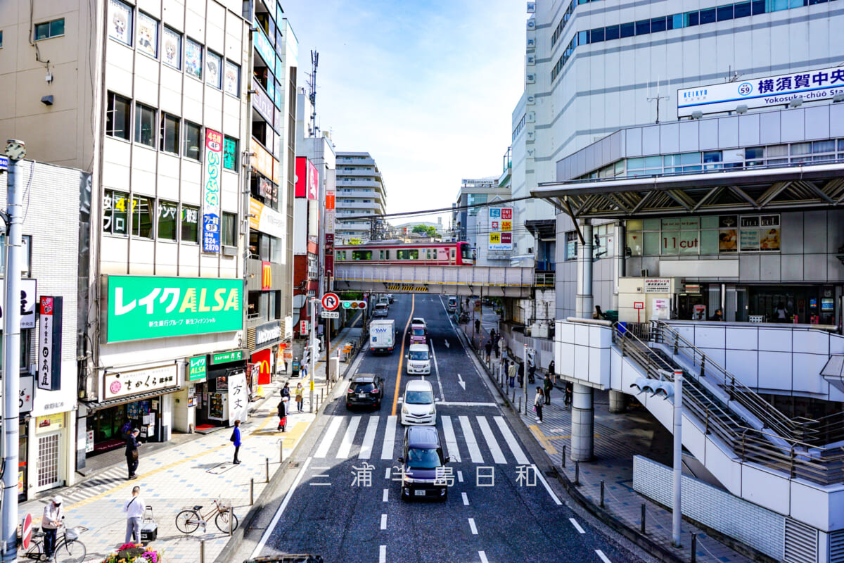 Yデッキ(横須賀中央駅前)より平坂方面を望む(撮影日:2021.04.28)