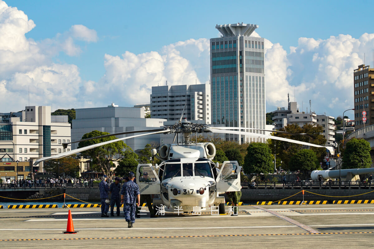 海上自衛隊横須賀地方隊オータムフェスタ・航空機(ヘリコプター)展示(撮影日:2023.10.21)
