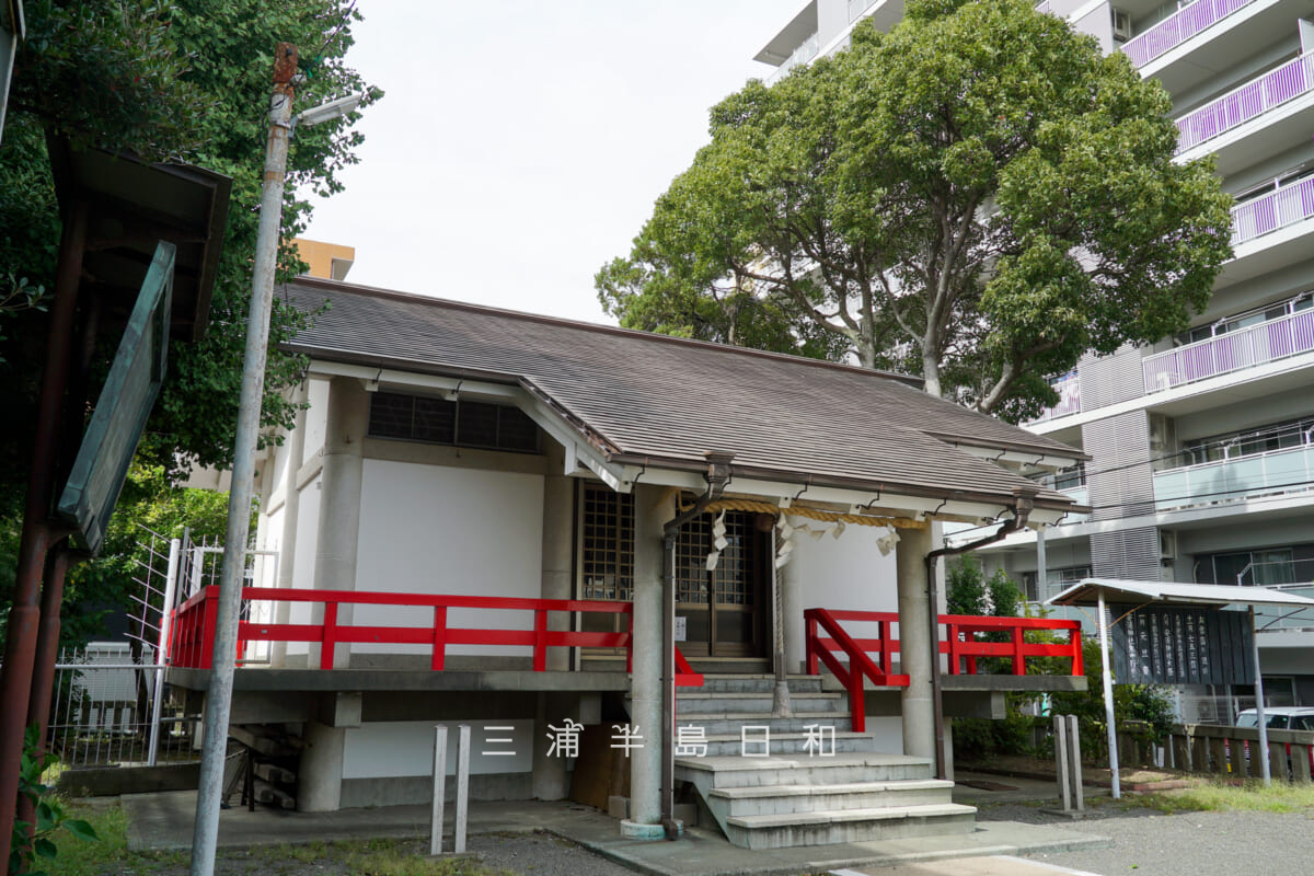 安浦神社・社殿を斜め前より望む(撮影日:2025.10.09)