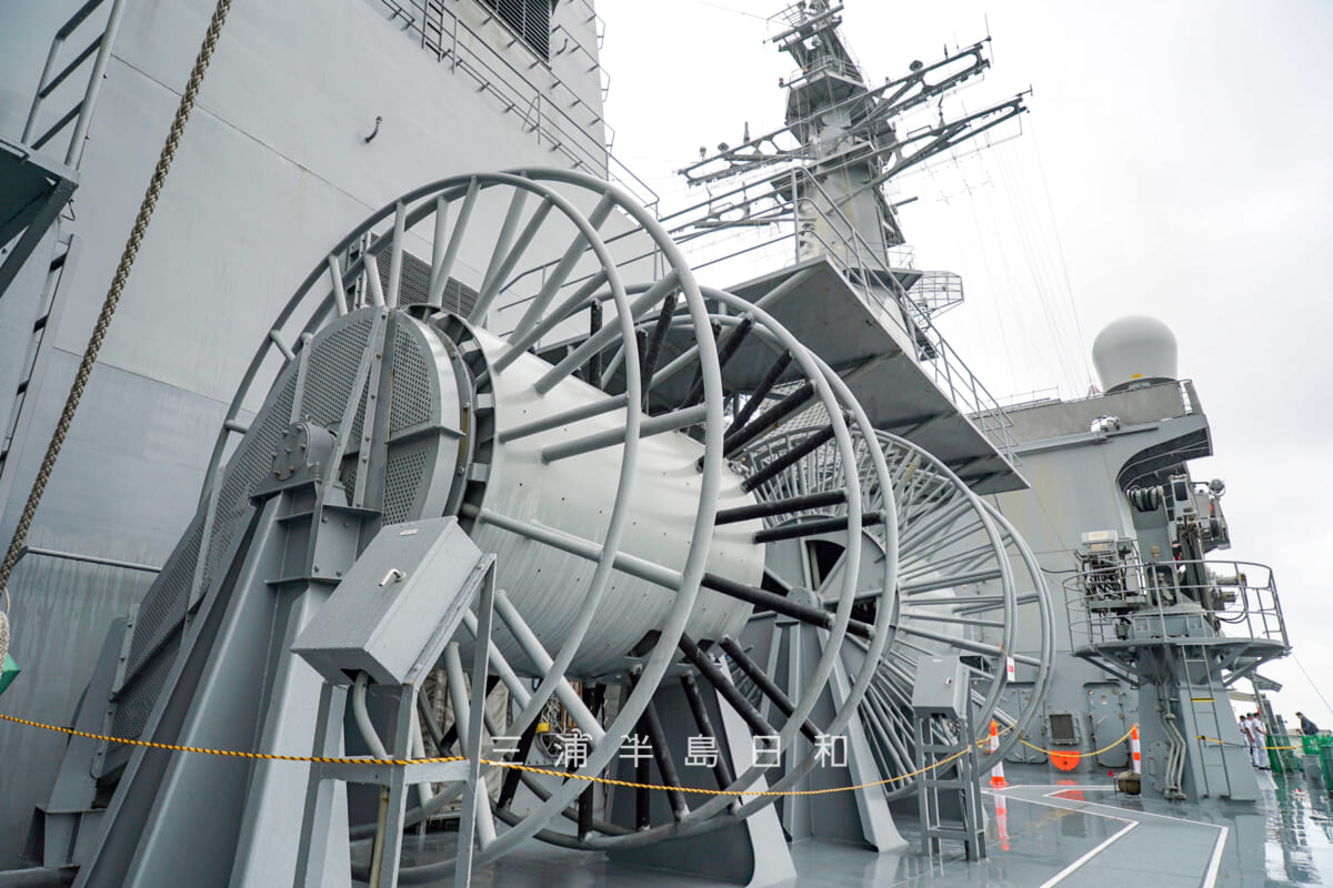 海上自衛隊横須賀地方隊オータムフェスタ・掃海母艦「うらが」のケーブル巻上機（撮影日：2025.10.11）