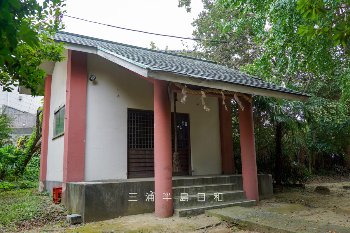 深田神明社・社殿を斜め前より望む(撮影日:2025.10.09)