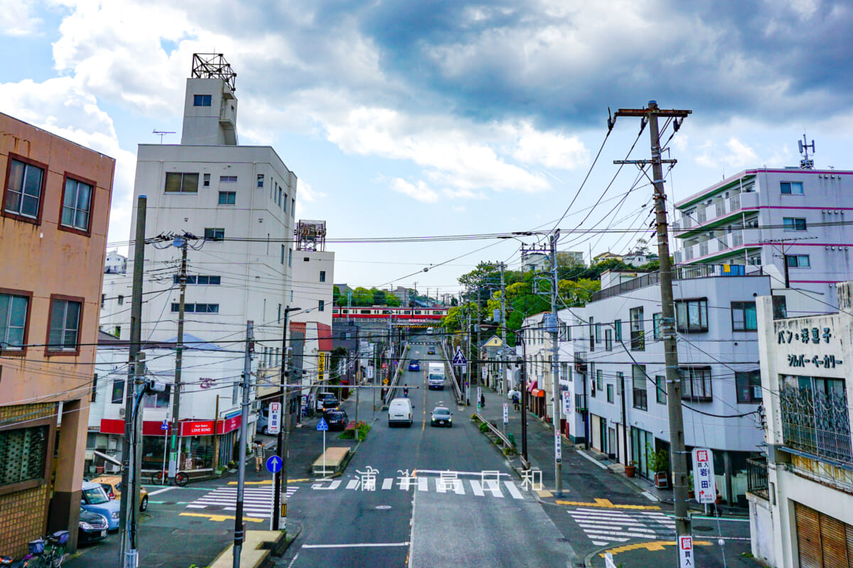 聖徳寺坂・坂下の国道16号より望む（撮影日：2021.04.12）