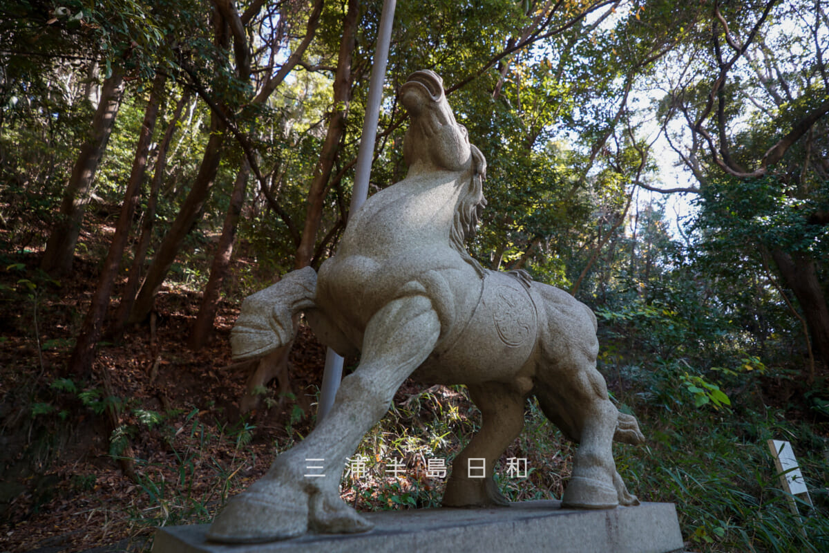 浄林寺-馬頭観音堂・奉納された名馬「池月」の像[アップ]（撮影日：2025.12.18）