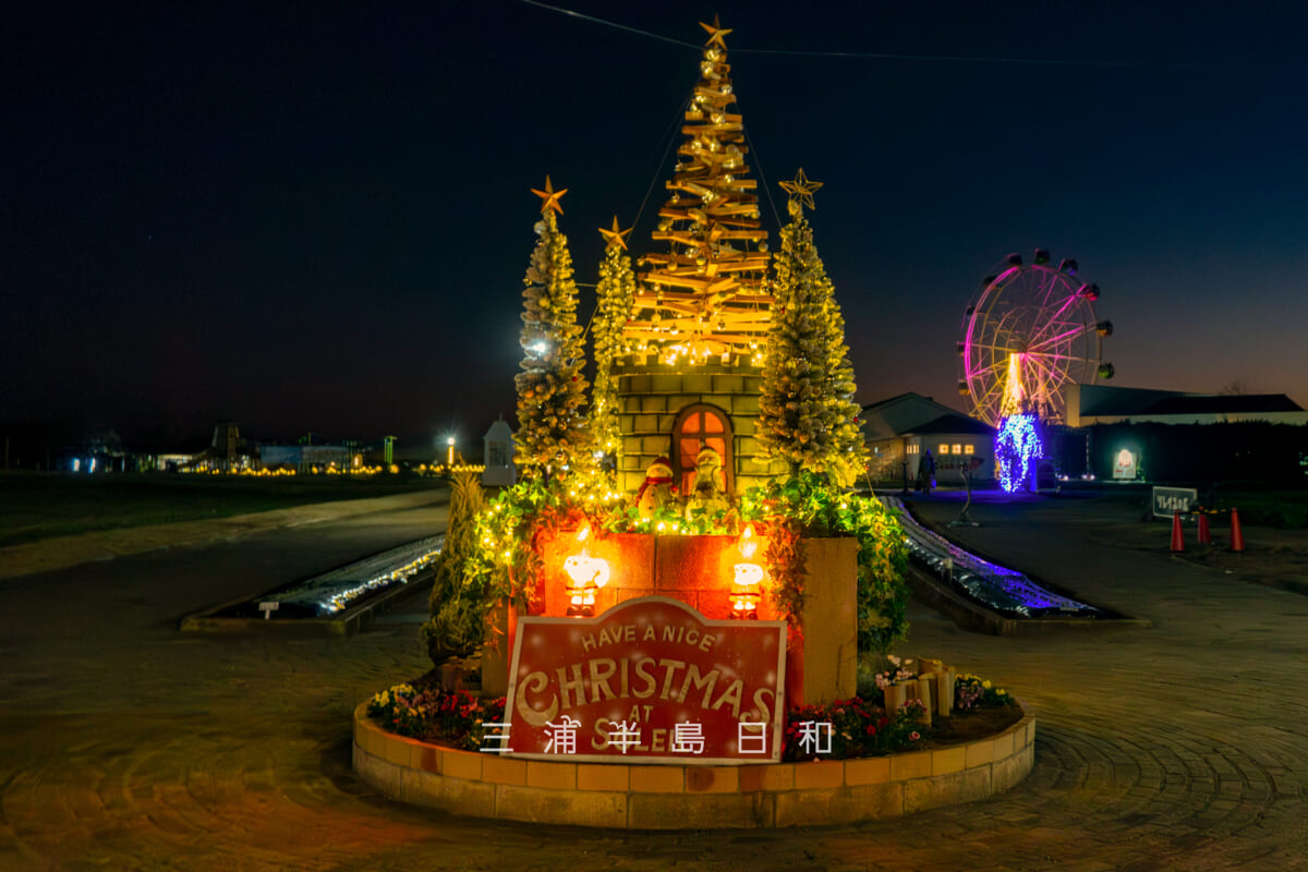 長井海の手公園 ソレイユの丘「きらめく丘のぬくもりクリスマス」2025クリスマスイルミネーション・メインエントランス付近のイルミネーション（撮影日：2025.12.07）