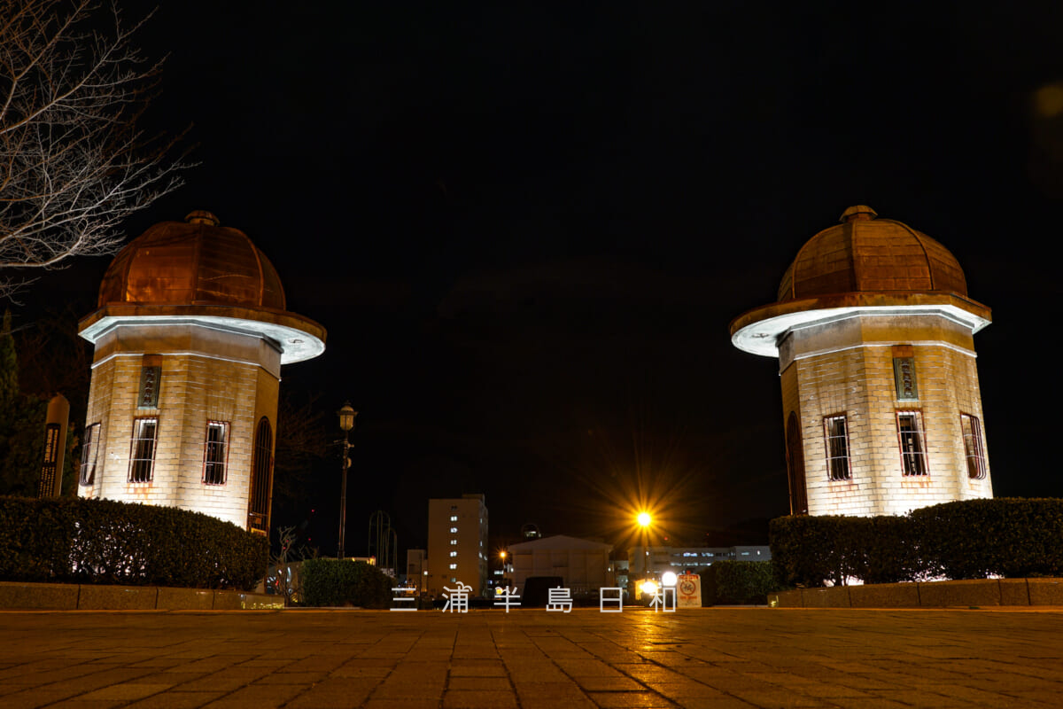 横須賀ウインターイルミネーション・ライトアップされた逸見波止場衛門跡(撮影日:2024.02.29)