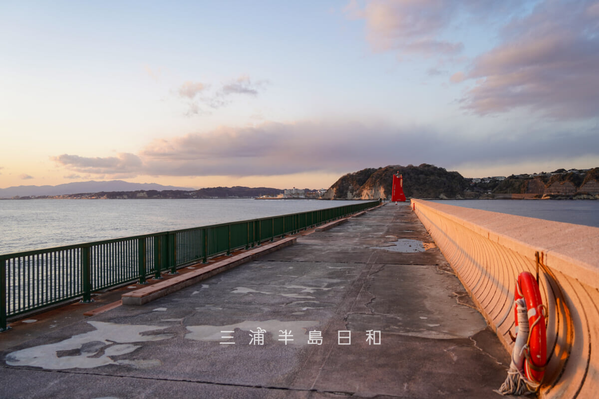 葉山港-新港・夕暮れのA防波堤（撮影日：2026.01.30）