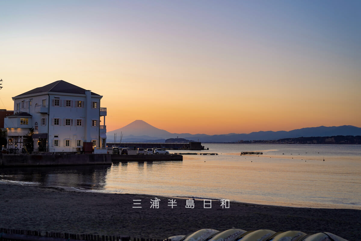 小浜海岸からの富士山、江の島方面の夕景（撮影日：2026.02.03）