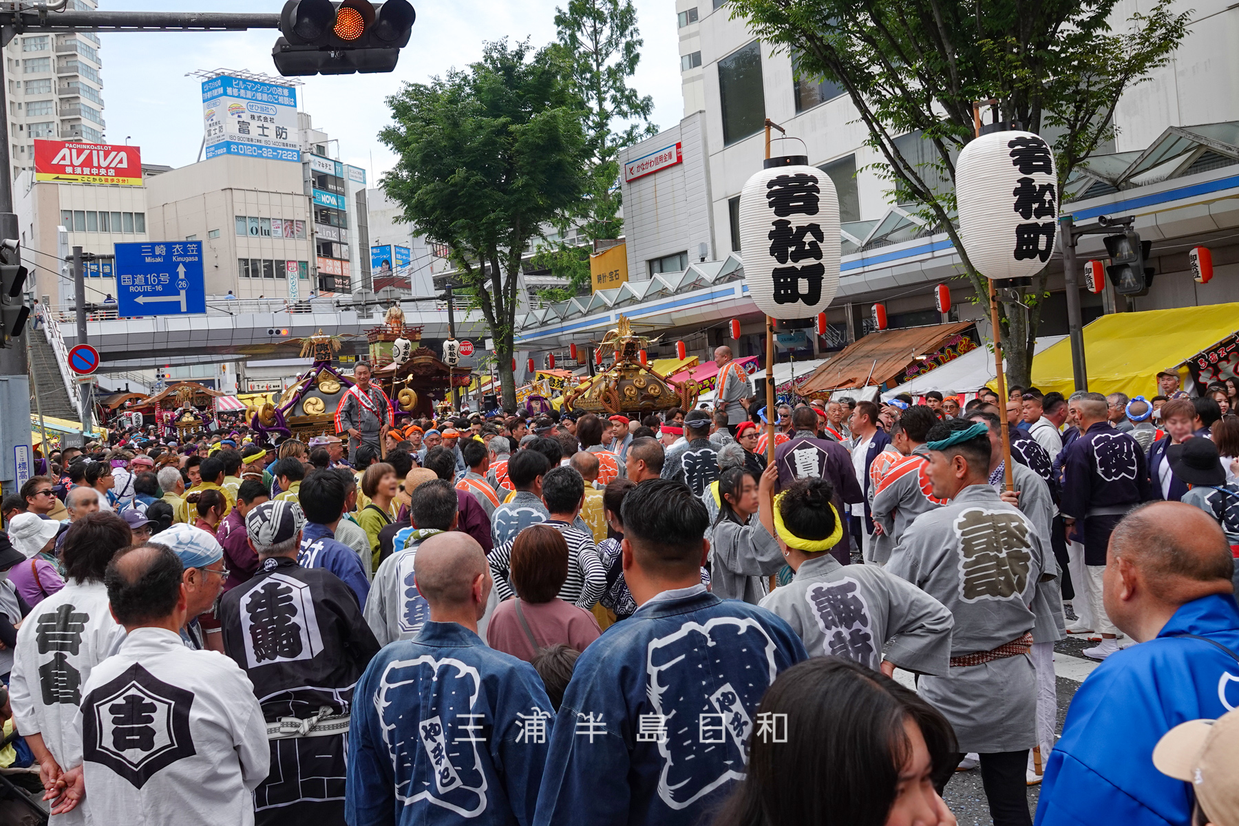 諏訪神社例大祭（横須賀下町連合祭礼）・中央大通りに集結した下町五町連合神輿渡御の神輿や山車（撮影日：2026.05.24）