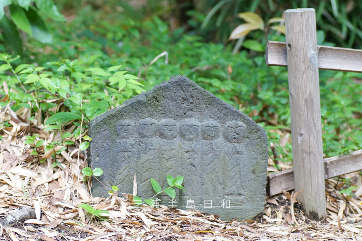 カスヤの森現代美術館・竹林の中の六地蔵の彫刻(撮影日:2026.06.04)
