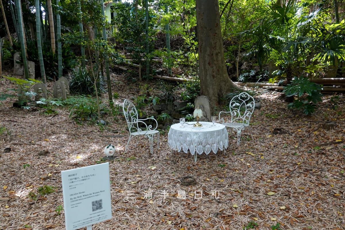 カスヤの森現代美術館「2人展 会田誠・岡田裕子」・岡田裕子《井戸端で、その女たちは》(大橋エレナと白髪富士子)(撮影日:2026.06.04)