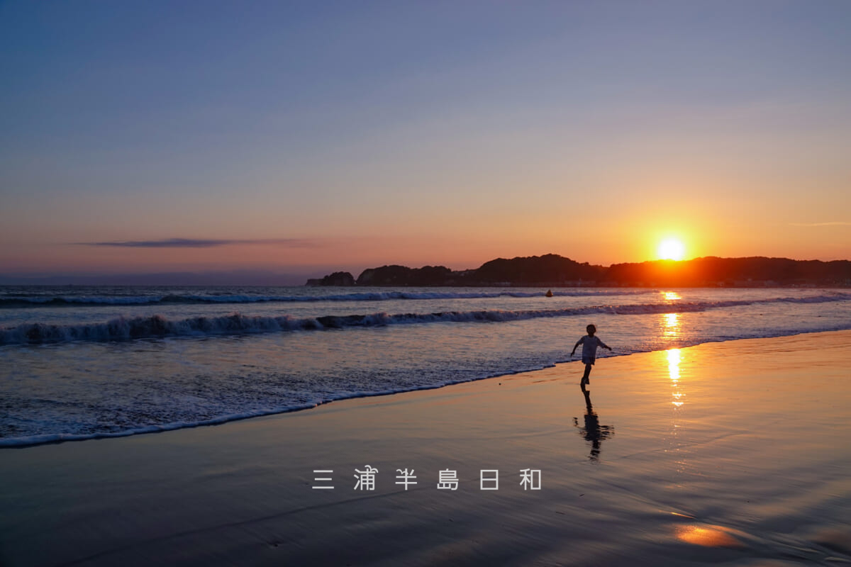 材木座海岸・夏の砂浜と夕日（撮影日：2026.07.10）
