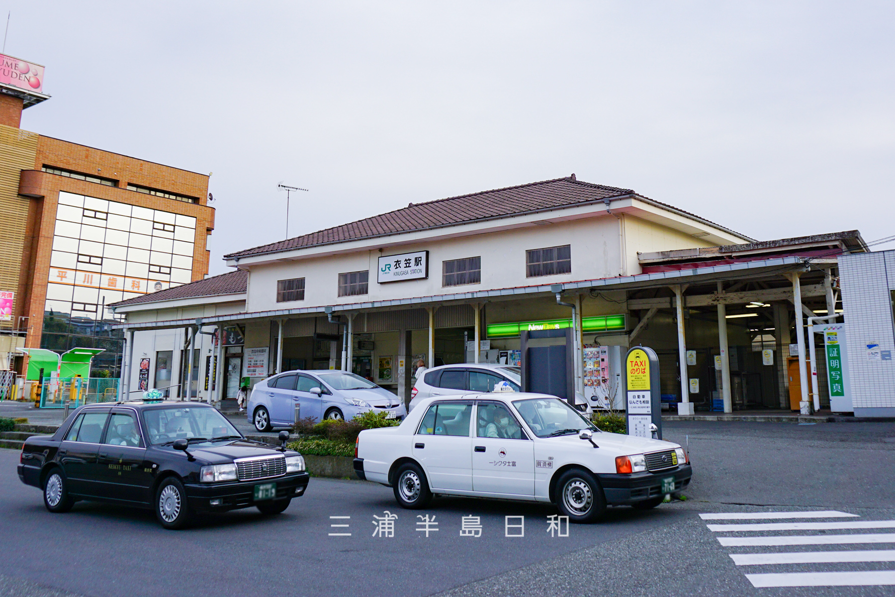 JR衣笠駅・駅舎（撮影日：2020.03.22）