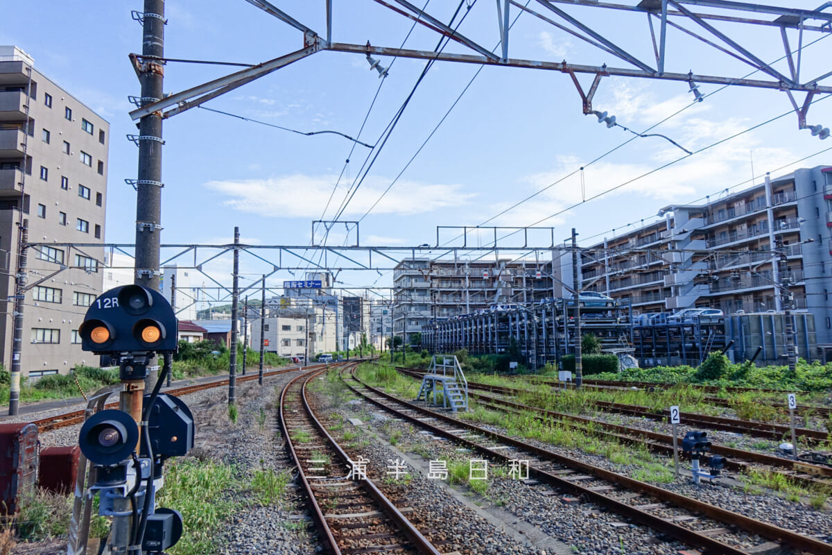 JR久里浜駅・ホーム後方より引込線方面を望む(撮影日:2019.08.31)