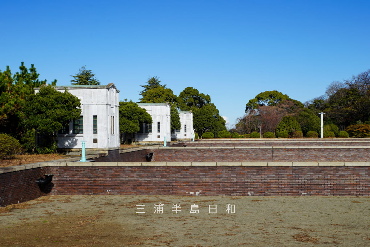 旧横須賀軍港水道(横須賀市上下水道局)逸見浄水場緩速ろ過池調整室群(撮影日:2025.12.26)