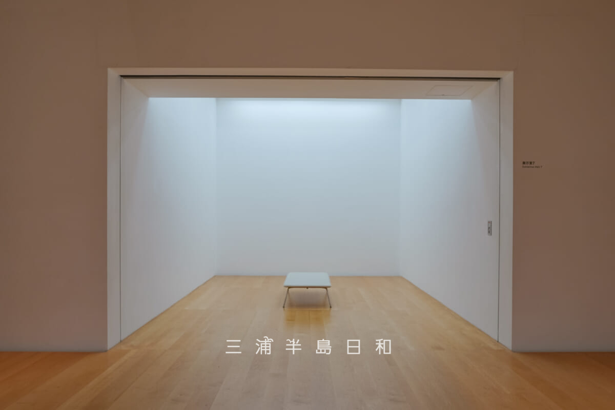 横須賀美術館・地階のもっともコンパクトな展示室7(撮影日:2024.07.01)