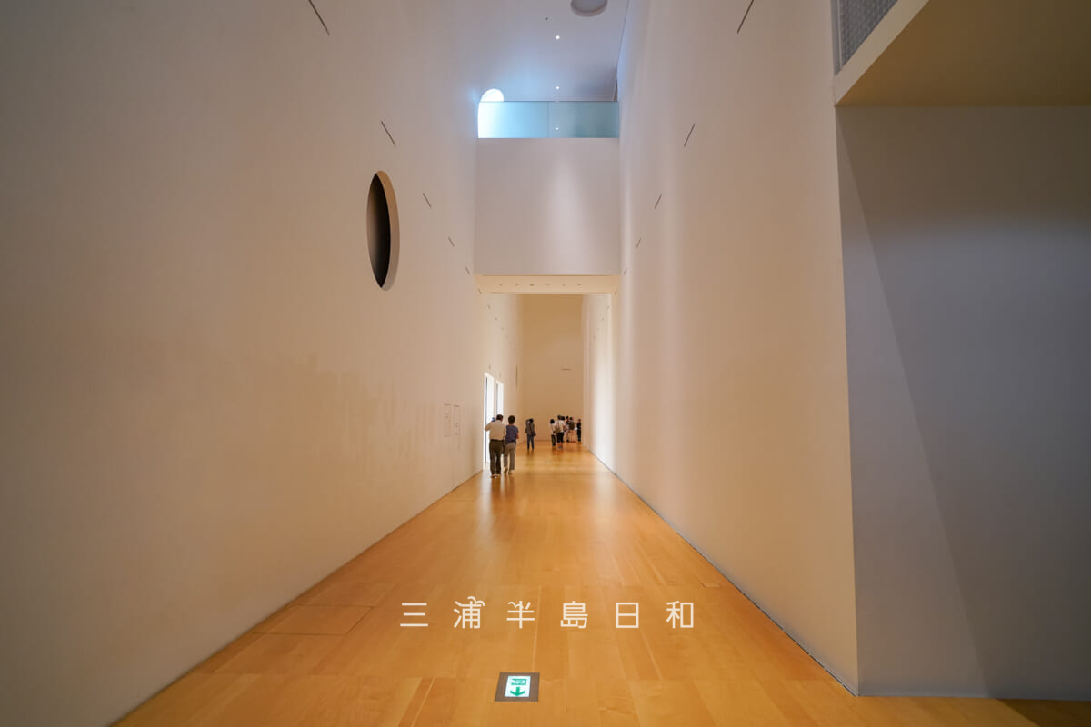 横須賀美術館・地階回廊(撮影日:2024.07.01)