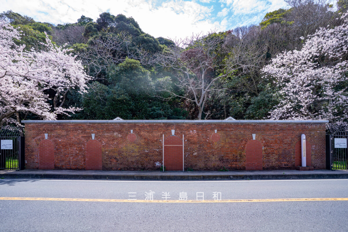 旧横須賀軍港水道-走水水源地煉瓦造貯水池[北側正面]（撮影日：2022.03.28）