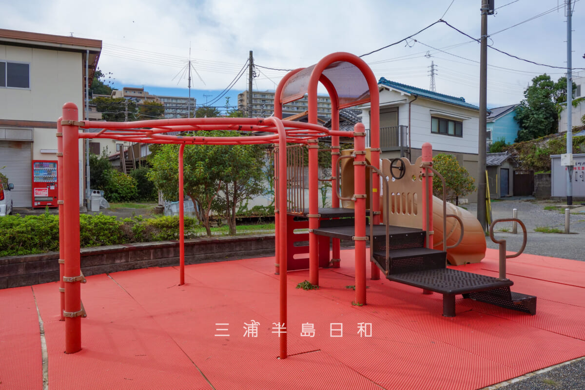 浦郷みなと緑地・船をイメージしたような遊具(撮影日:2026.10.06)